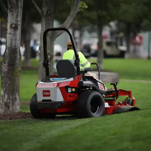 TORO Z Master Revolution 152 cm- spakstyrt helelektrisk sitteklipper proff - Bilde 3